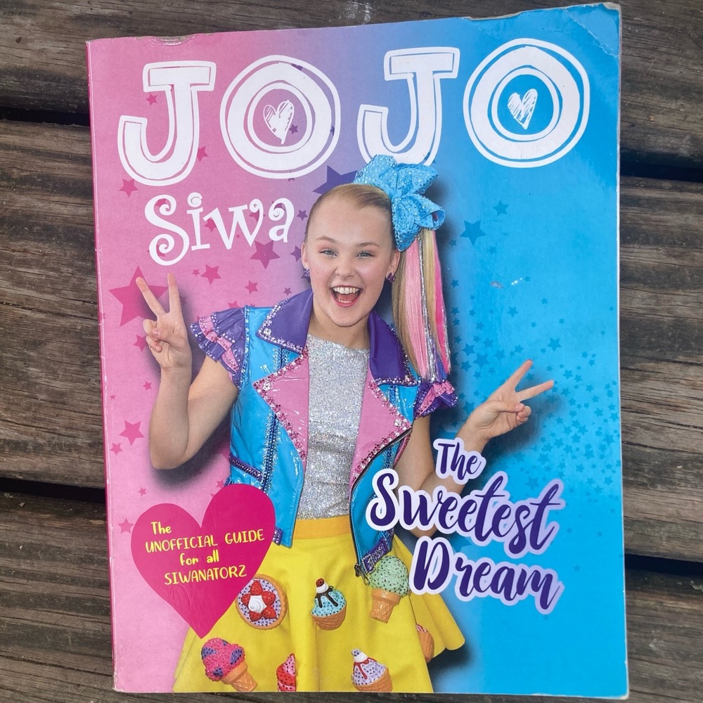 JOJO SIWA ‘THE SWEETEST DREAM’ PAPERBACK BOOK